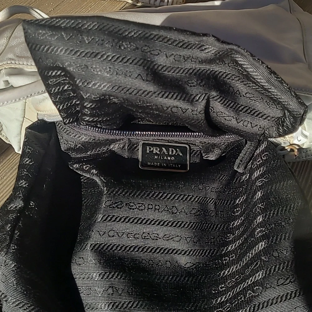 Authentic PRADA Tessuto Metropoli Tote - Picture 12 of 16